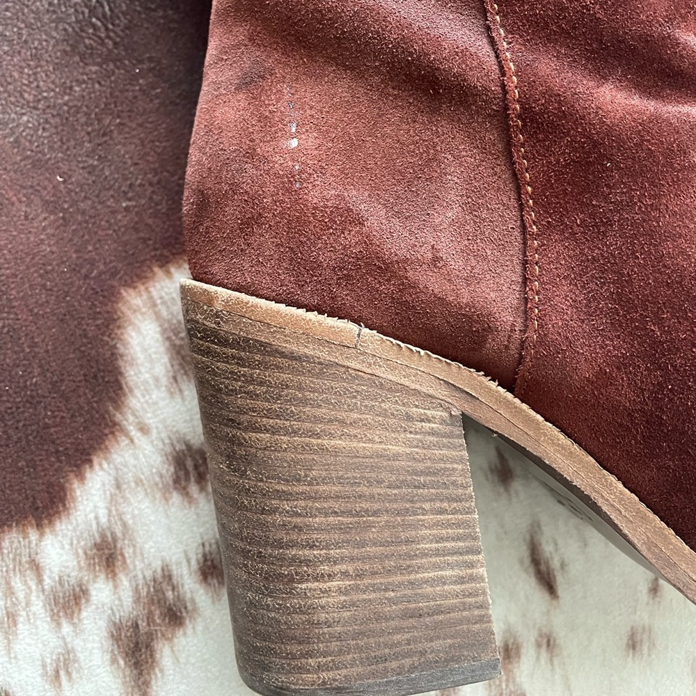 Maroon Ugg boots - Picture 6 of 10